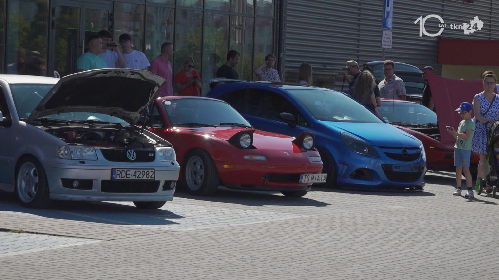 Spotkanie fanów motoryzacji w Końskich. Ze wsparciem dla Oliwki Nowek [wideo, zdjęcia]