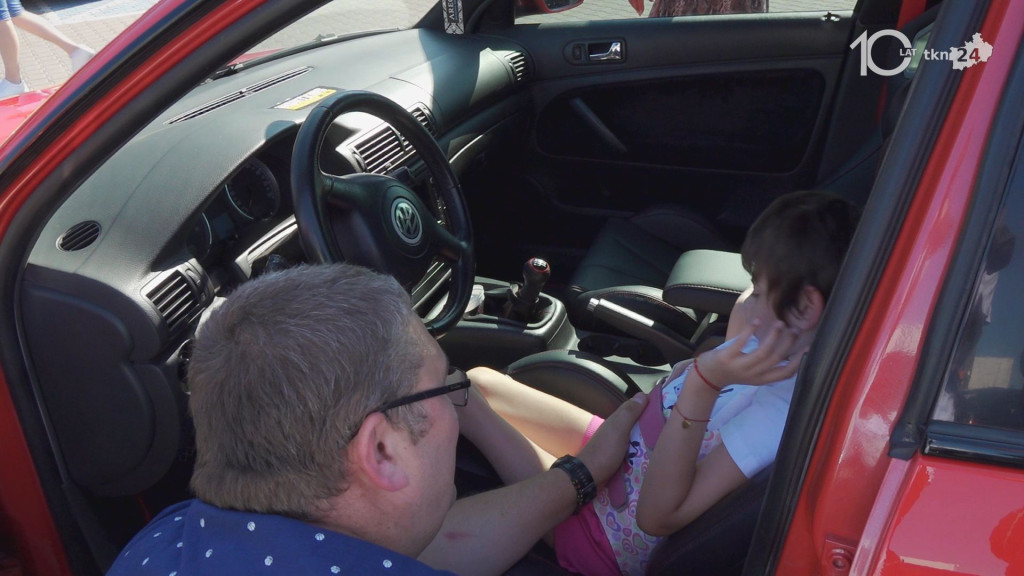 Spotkanie fanów motoryzacji w Końskich. Ze wsparciem dla Oliwki Nowek [wideo, zdjęcia]