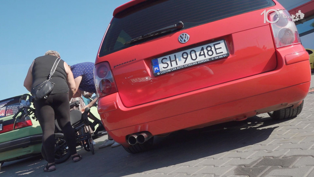 Spotkanie fanów motoryzacji w Końskich. Ze wsparciem dla Oliwki Nowek [wideo, zdjęcia]