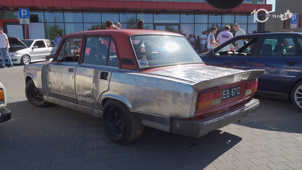 Spotkanie fanów motoryzacji w Końskich. Ze wsparciem dla Oliwki Nowek [wideo, zdjęcia]