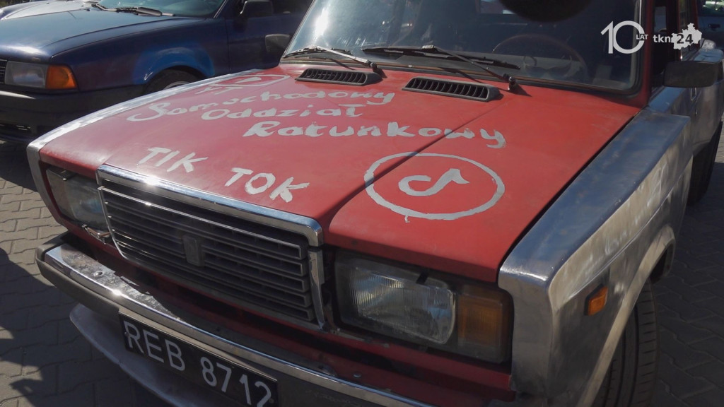 Spotkanie fanów motoryzacji w Końskich. Ze wsparciem dla Oliwki Nowek [wideo, zdjęcia]
