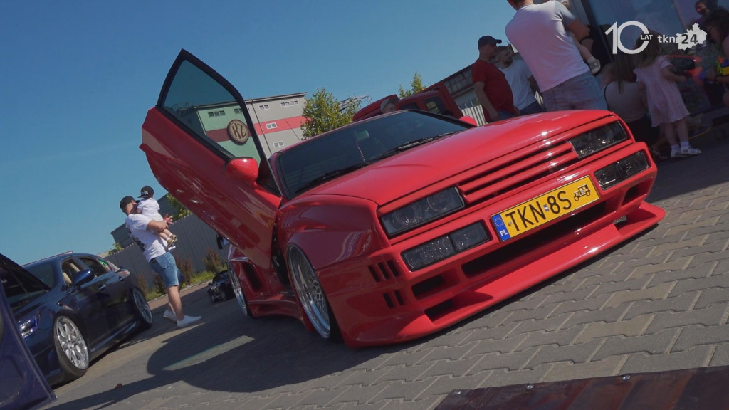 Spotkanie fanów motoryzacji w Końskich. Ze wsparciem dla Oliwki Nowek [wideo, zdjęcia]