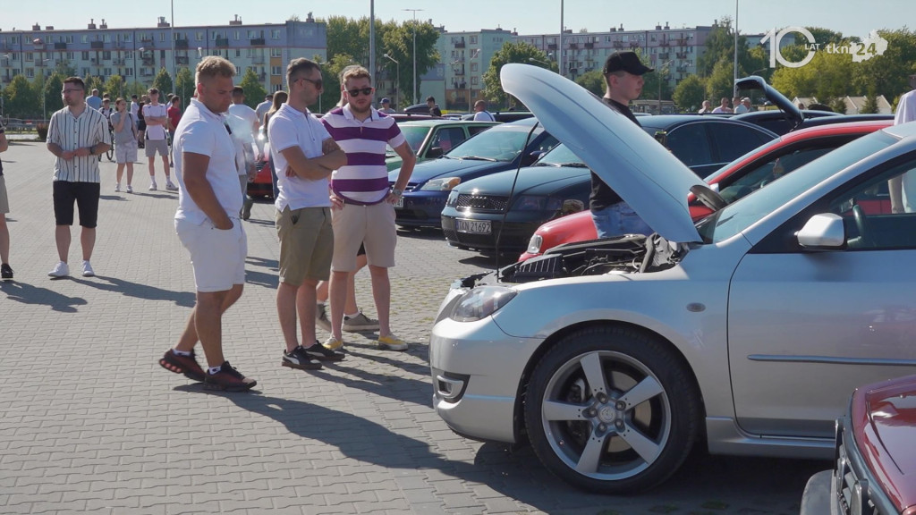 Spotkanie fanów motoryzacji w Końskich. Ze wsparciem dla Oliwki Nowek [wideo, zdjęcia]