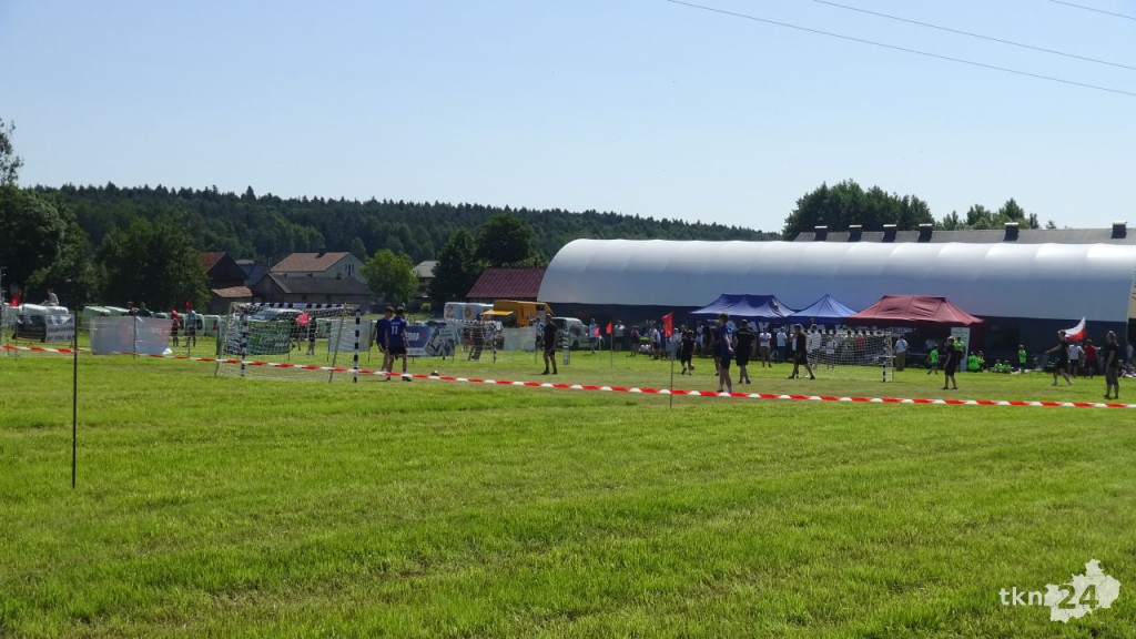 Futbolove lato w Szóstakach. Sport i pomaganie [wideo, zdjęcia]