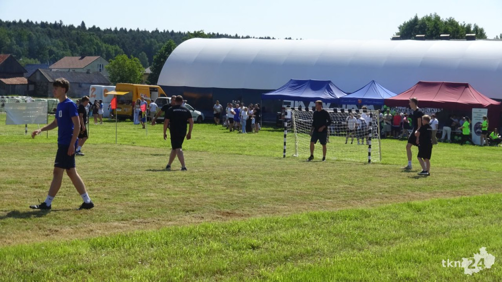 Futbolove lato w Szóstakach. Sport i pomaganie [wideo, zdjęcia]
