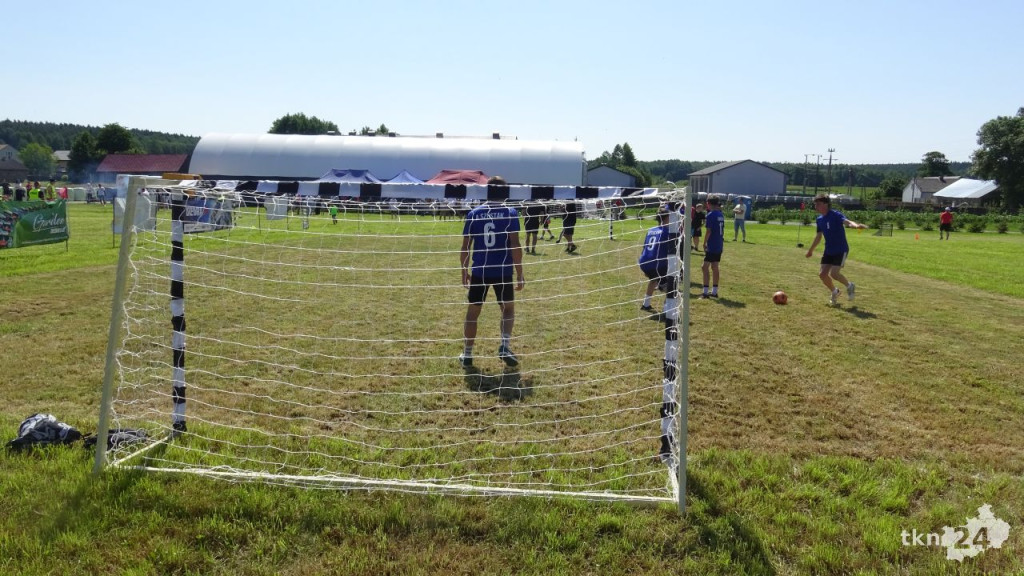 Futbolove lato w Szóstakach. Sport i pomaganie [wideo, zdjęcia]