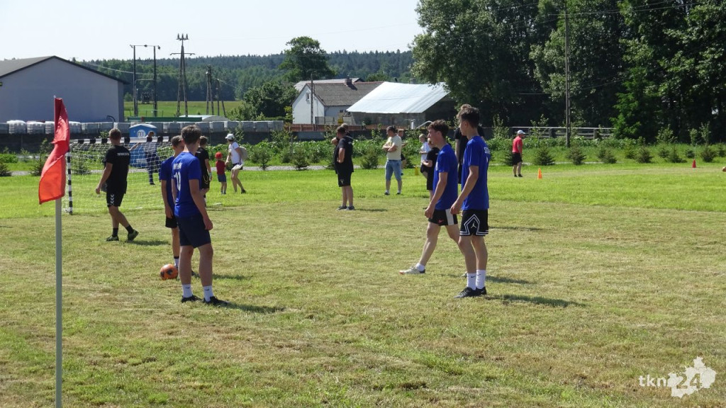 Futbolove lato w Szóstakach. Sport i pomaganie [wideo, zdjęcia]