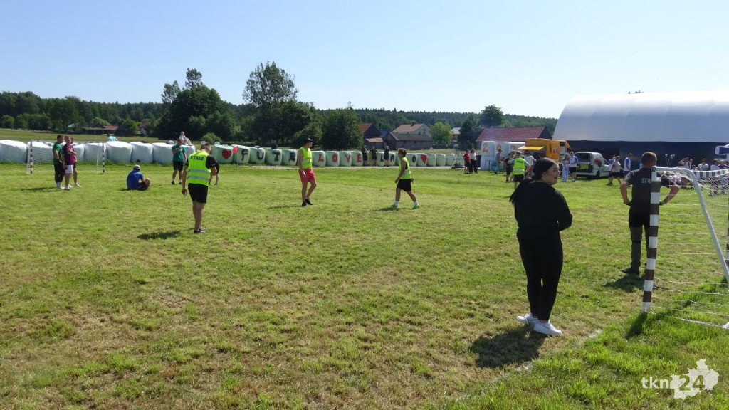 Futbolove lato w Szóstakach. Sport i pomaganie [wideo, zdjęcia]