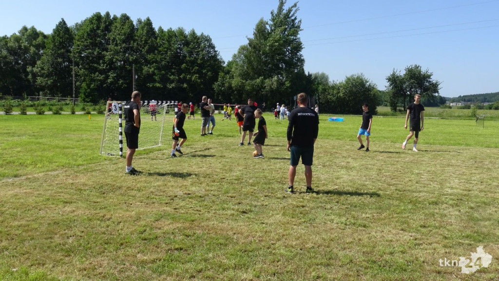 Futbolove lato w Szóstakach. Sport i pomaganie [wideo, zdjęcia]
