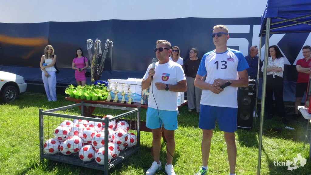 Futbolove lato w Szóstakach. Sport i pomaganie [wideo, zdjęcia]