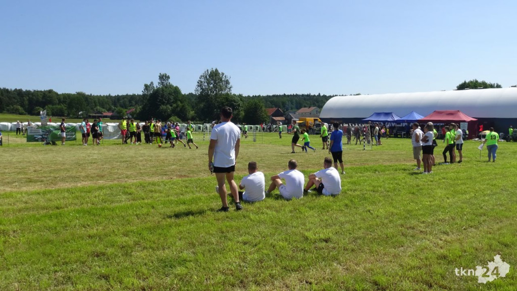 Futbolove lato w Szóstakach. Sport i pomaganie [wideo, zdjęcia]