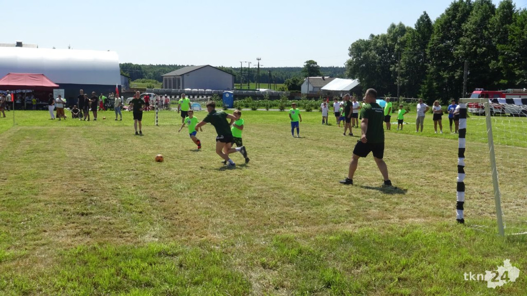 Futbolove lato w Szóstakach. Sport i pomaganie [wideo, zdjęcia]