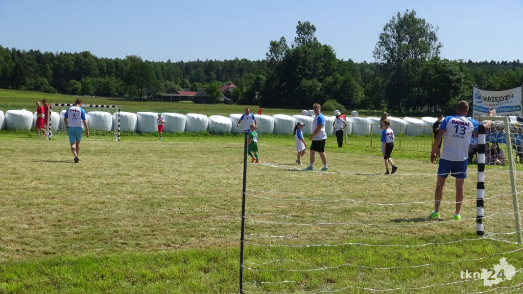 Futbolove lato w Szóstakach. Sport i pomaganie [wideo, zdjęcia]
