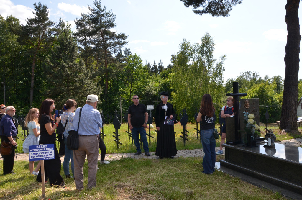 Spacer historyczny z Komisją Opieki nad Zabytkami. Tym razem odwiedzono kościół św. Anny