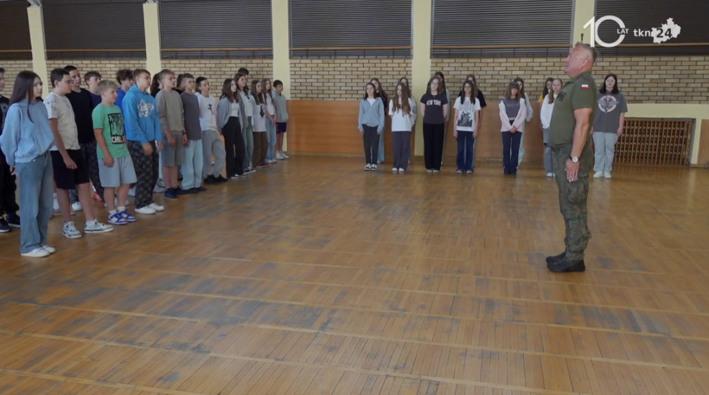 Edukacja z wojskiem. Ciekawe zajęcia w SP 1 Końskie [wideo, zdjęcia]