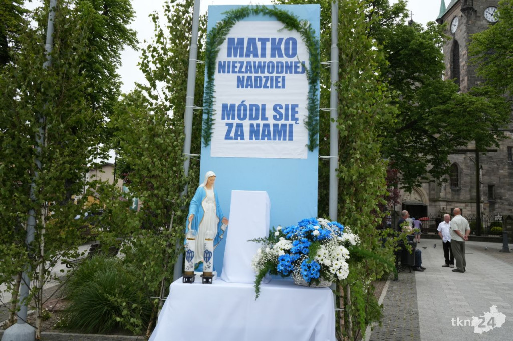 Boże Ciało 2025 w Końskich. Wierni wzięli udział w nabożeństwie i procesji ulicami miasta [wideo, zdjęcia]