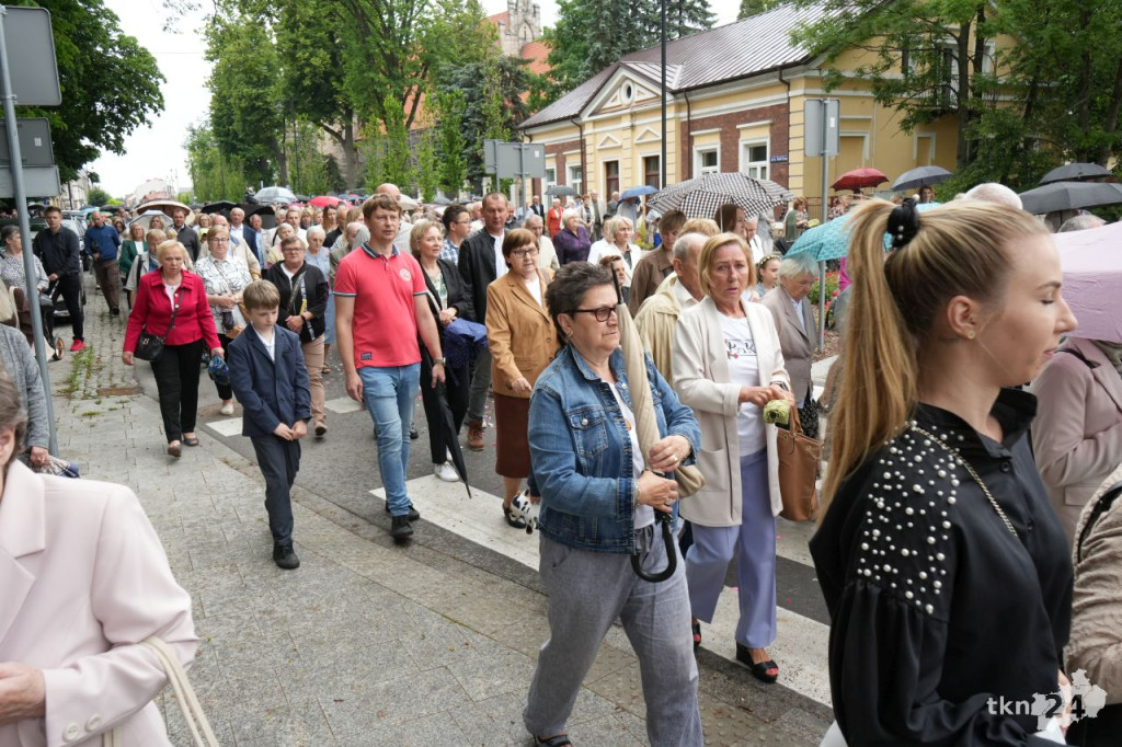 Boże Ciało 2025 w Końskich. Wierni wzięli udział w nabożeństwie i procesji ulicami miasta [wideo, zdjęcia]