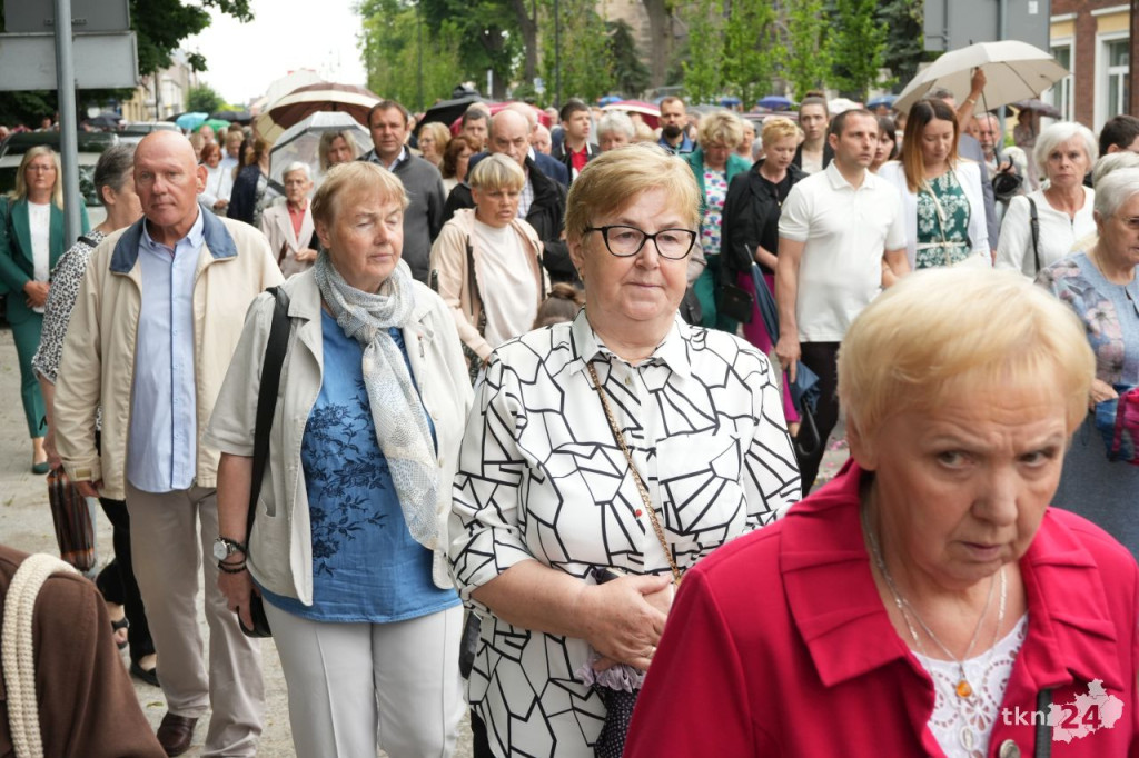 Boże Ciało 2025 w Końskich. Wierni wzięli udział w nabożeństwie i procesji ulicami miasta [wideo, zdjęcia]