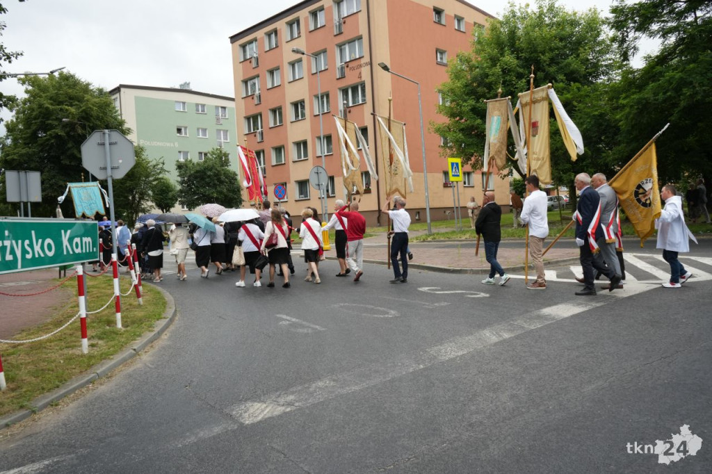 Boże Ciało 2025 w Końskich. Wierni wzięli udział w nabożeństwie i procesji ulicami miasta [wideo, zdjęcia]