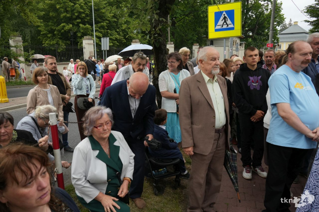 Boże Ciało 2025 w Końskich. Wierni wzięli udział w nabożeństwie i procesji ulicami miasta [wideo, zdjęcia]