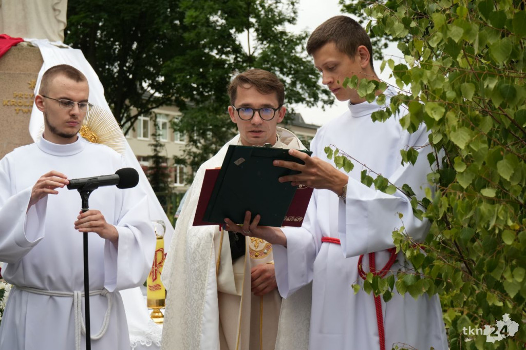 Boże Ciało 2025 w Końskich. Wierni wzięli udział w nabożeństwie i procesji ulicami miasta [wideo, zdjęcia]