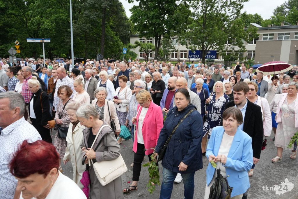 Boże Ciało 2025 w Końskich. Wierni wzięli udział w nabożeństwie i procesji ulicami miasta [wideo, zdjęcia]