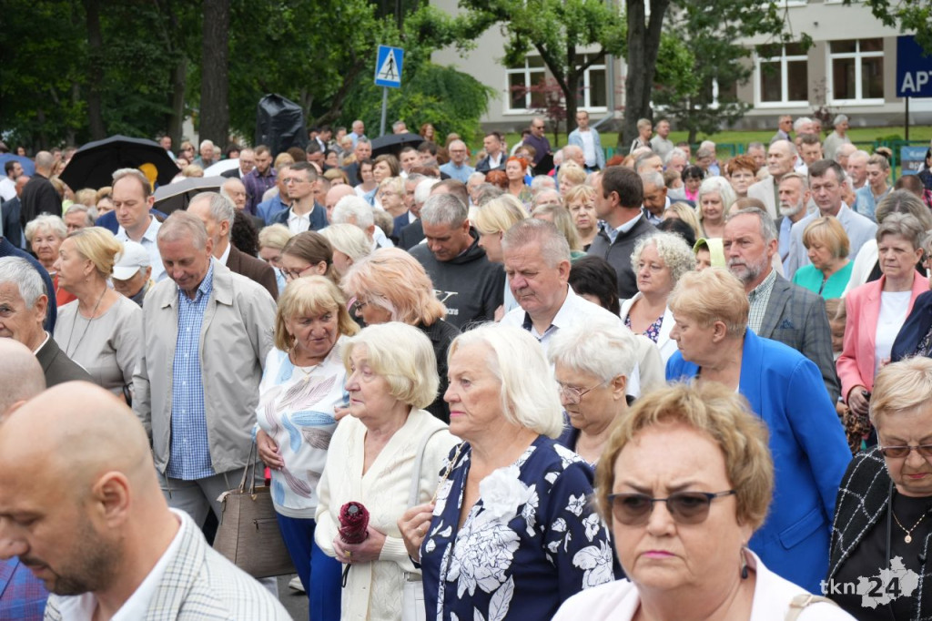 Boże Ciało 2025 w Końskich. Wierni wzięli udział w nabożeństwie i procesji ulicami miasta [wideo, zdjęcia]