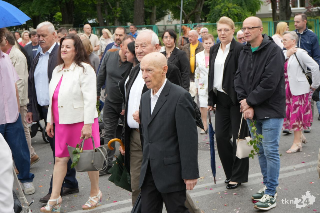 Boże Ciało 2025 w Końskich. Wierni wzięli udział w nabożeństwie i procesji ulicami miasta [wideo, zdjęcia]