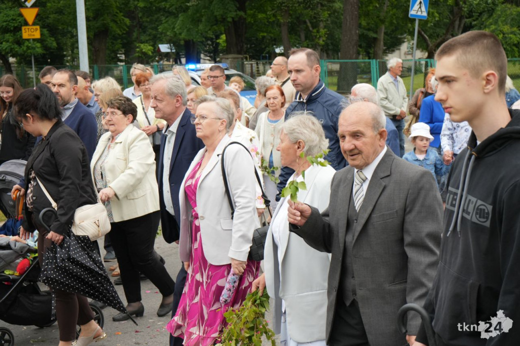 Boże Ciało 2025 w Końskich. Wierni wzięli udział w nabożeństwie i procesji ulicami miasta [wideo, zdjęcia]
