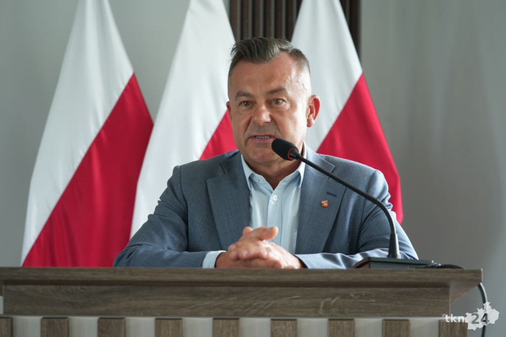 W Starostwie Powiatowym przyznano stypendia dla zdolnej koneckiej młodzieży [wideo, zdjęcia]