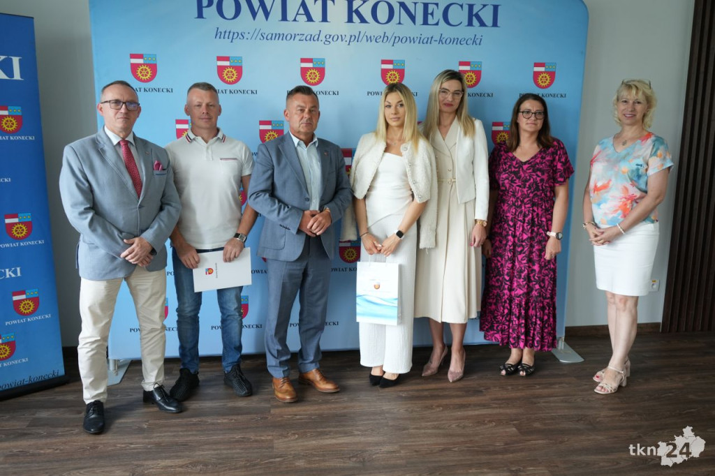 W Starostwie Powiatowym przyznano stypendia dla zdolnej koneckiej młodzieży [wideo, zdjęcia]