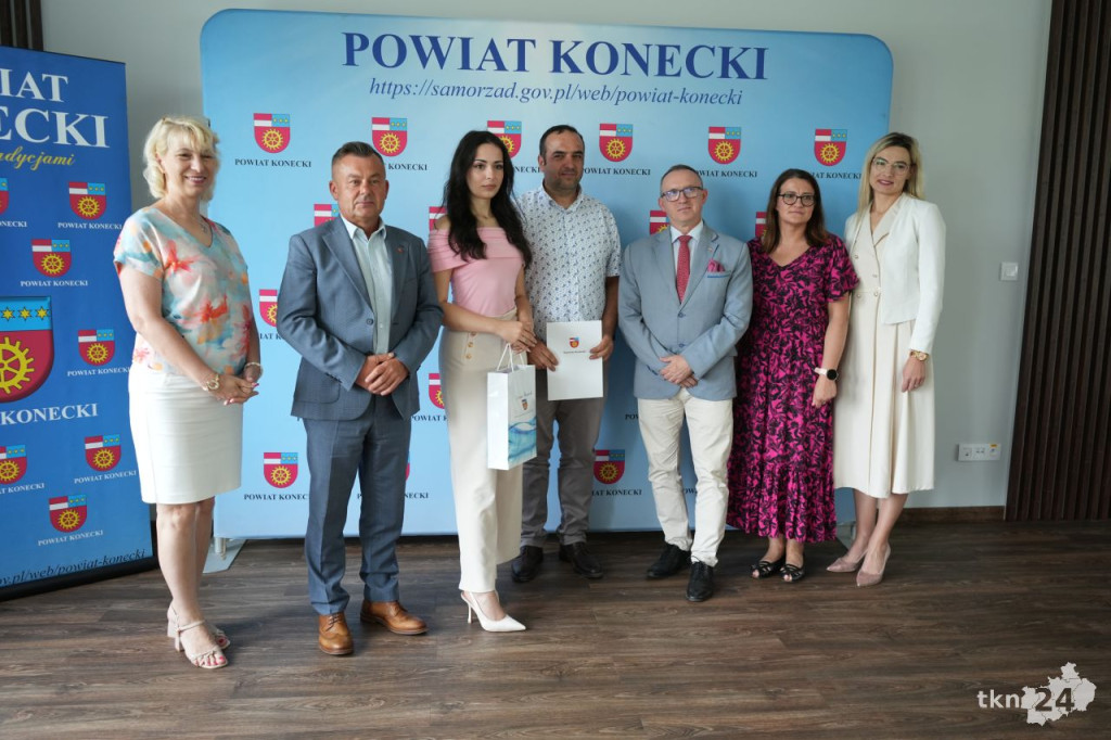 W Starostwie Powiatowym przyznano stypendia dla zdolnej koneckiej młodzieży [wideo, zdjęcia]