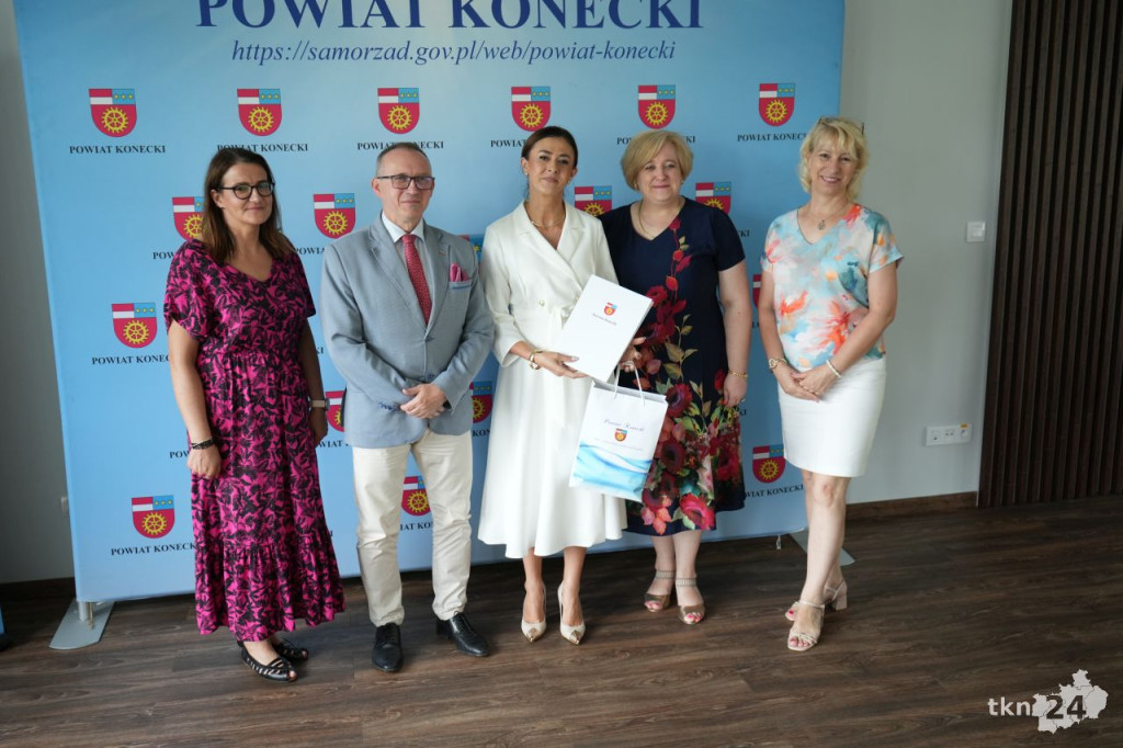 W Starostwie Powiatowym przyznano stypendia dla zdolnej koneckiej młodzieży [wideo, zdjęcia]