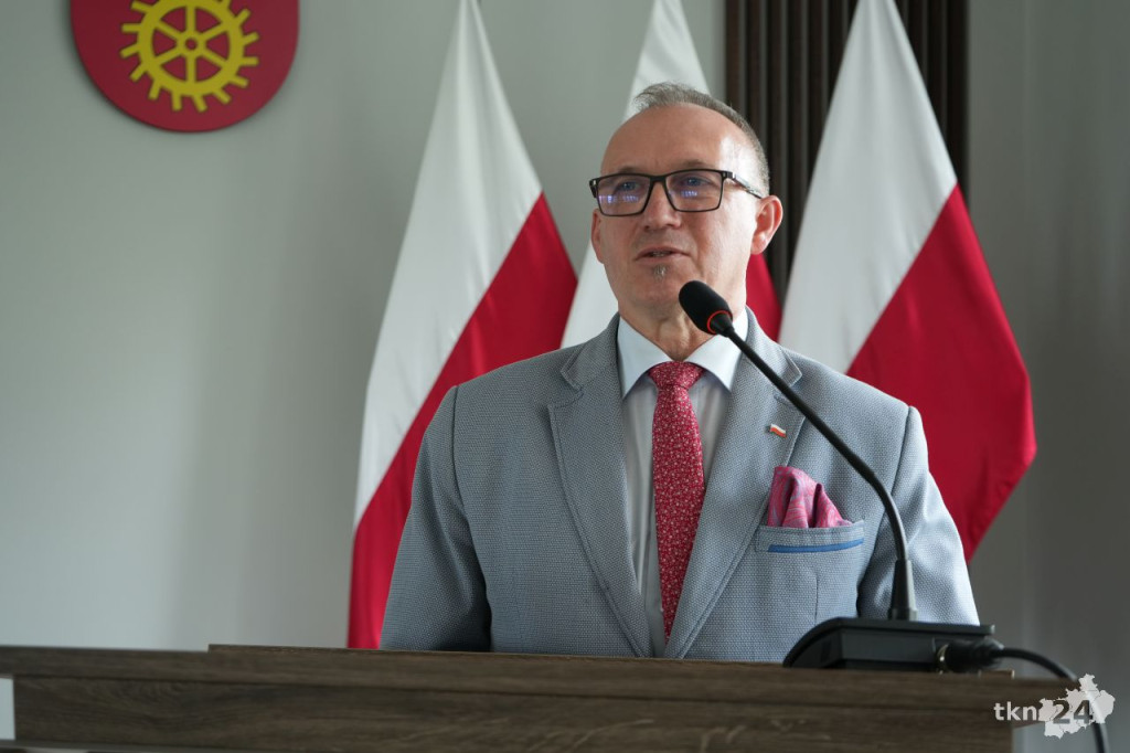 W Starostwie Powiatowym przyznano stypendia dla zdolnej koneckiej młodzieży [wideo, zdjęcia]