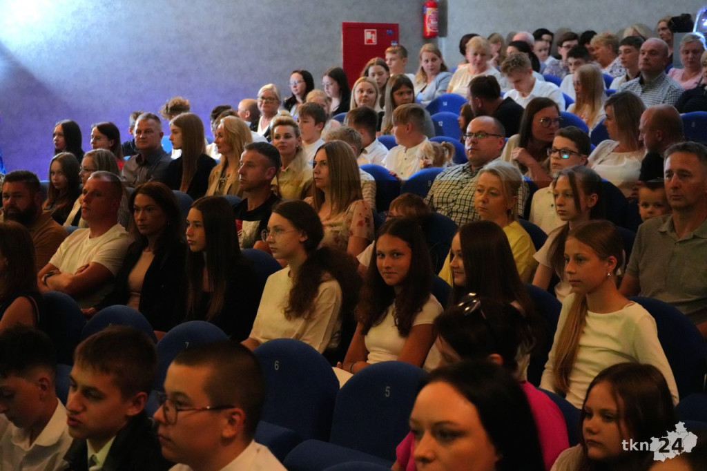 Uroczystość wręczenia stypendiów burmistrza w Stąporkowie [wideo, zdjęcia]