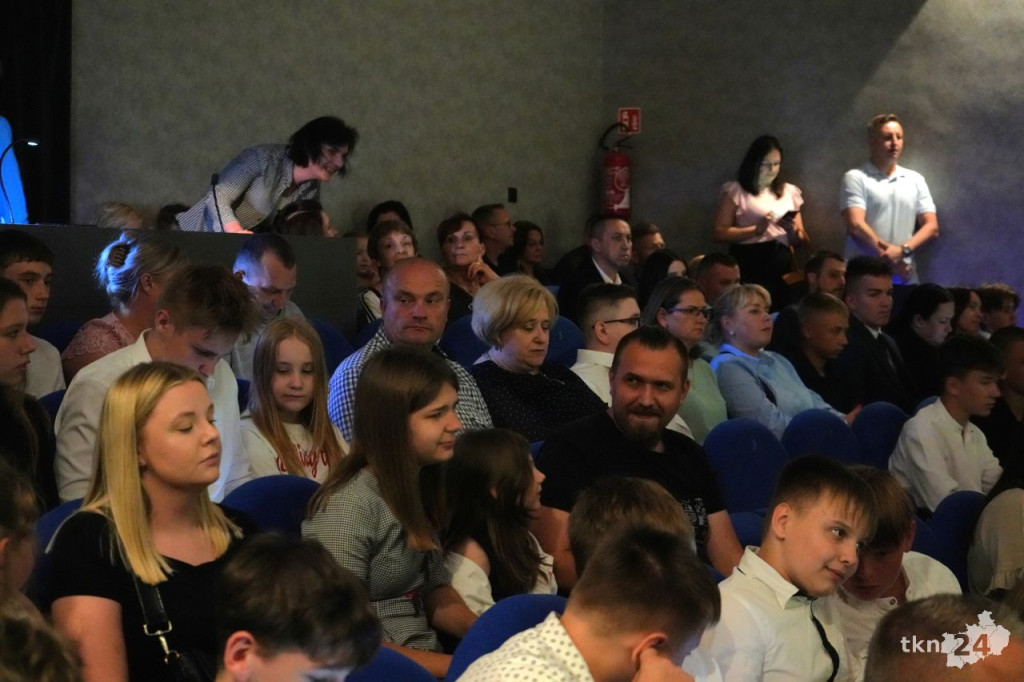 Uroczystość wręczenia stypendiów burmistrza w Stąporkowie [wideo, zdjęcia]