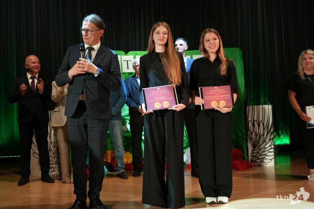 Uroczystość wręczenia stypendiów burmistrza w Stąporkowie [wideo, zdjęcia]
