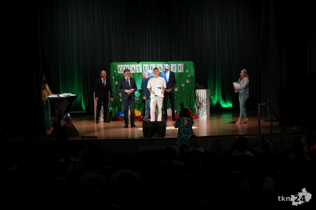 Uroczystość wręczenia stypendiów burmistrza w Stąporkowie [wideo, zdjęcia]
