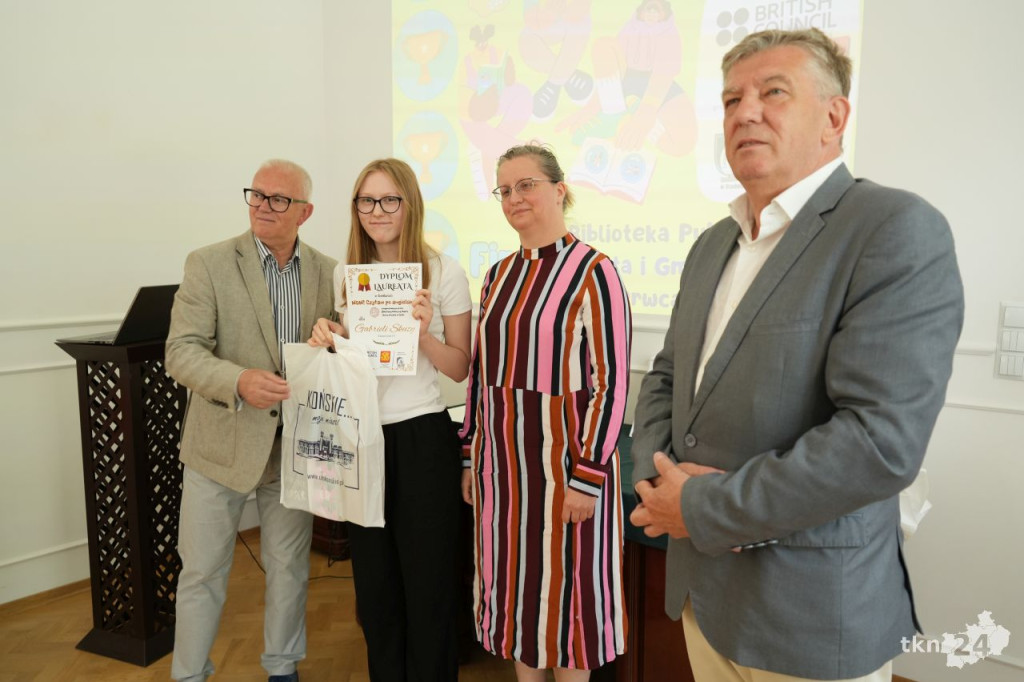 W Bibliotece Publicznej w Końskich podsumowano konkurs `WOW! Czytam po angielsku` [wideo, zdjęcia]