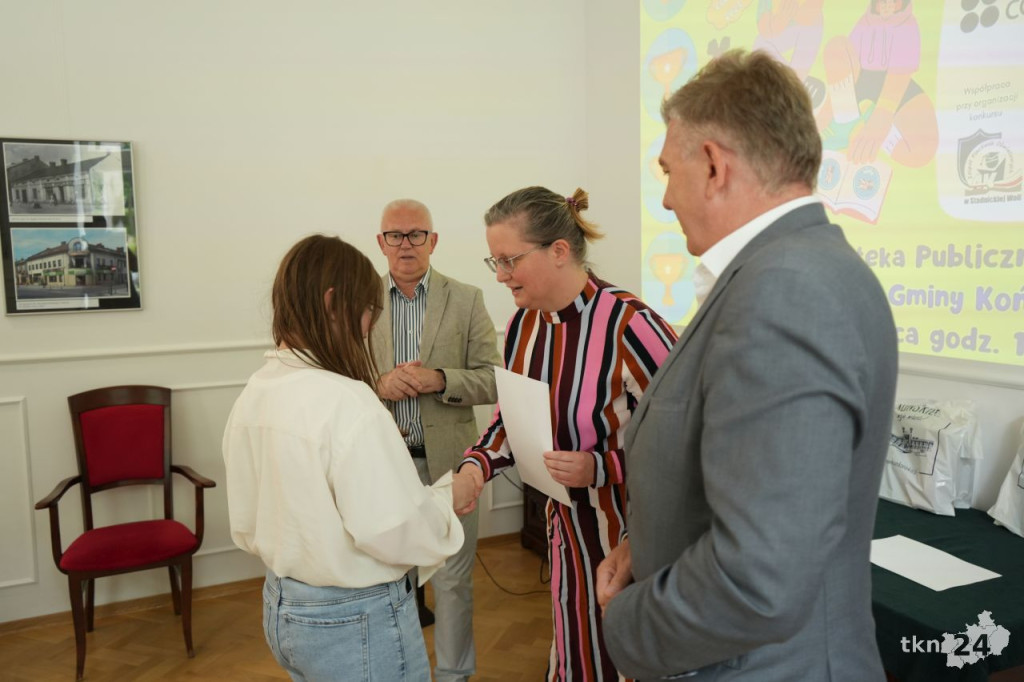W Bibliotece Publicznej w Końskich podsumowano konkurs `WOW! Czytam po angielsku` [wideo, zdjęcia]