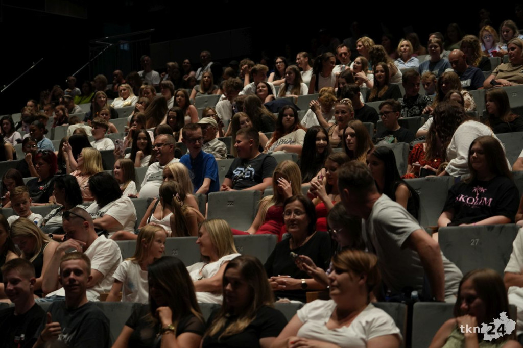 Król Latino wystąpił w Koneckim Centrum Kultury. Tłumy przybyły na koncert Skolima [zdjęcia]