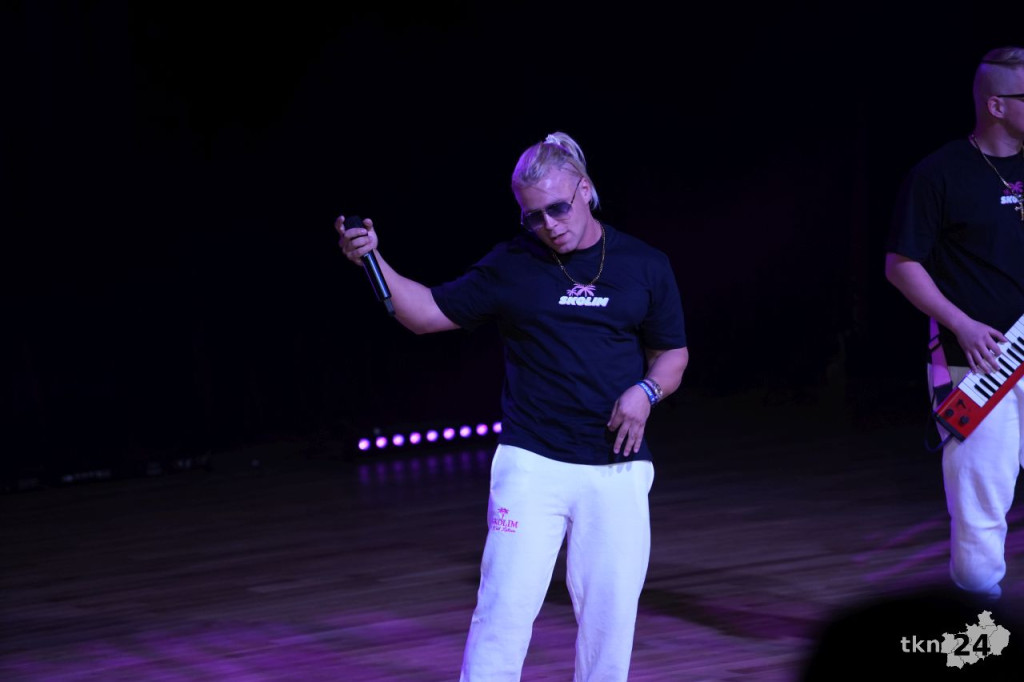 Król Latino wystąpił w Koneckim Centrum Kultury. Tłumy przybyły na koncert Skolima [zdjęcia]