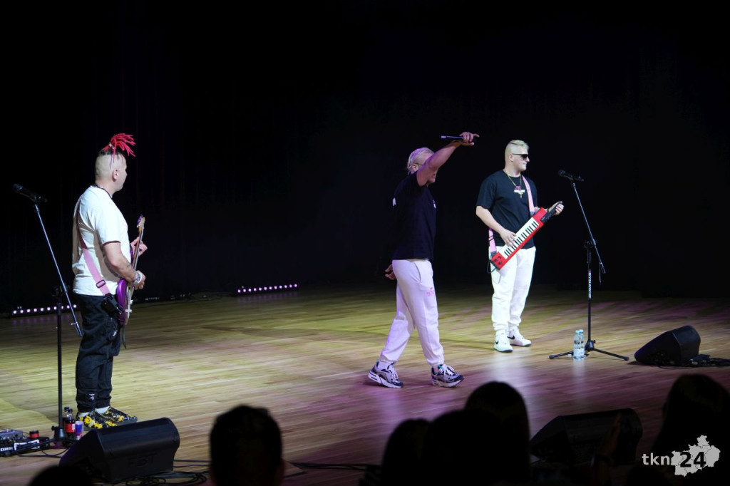 Król Latino wystąpił w Koneckim Centrum Kultury. Tłumy przybyły na koncert Skolima [zdjęcia]