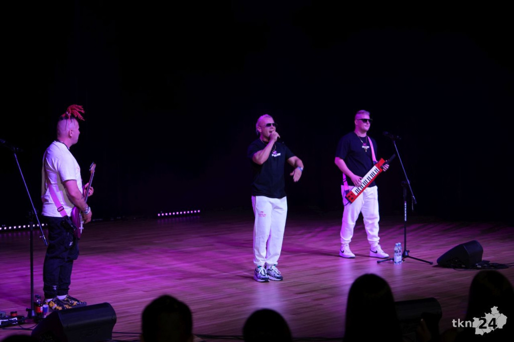 Król Latino wystąpił w Koneckim Centrum Kultury. Tłumy przybyły na koncert Skolima [zdjęcia]