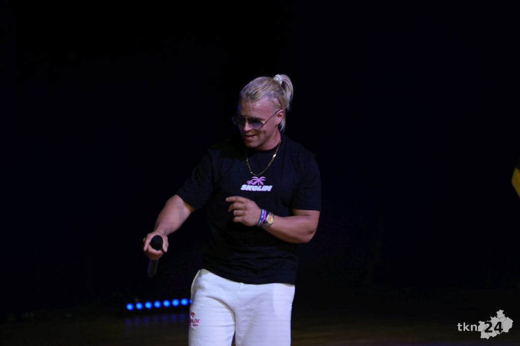 Król Latino wystąpił w Koneckim Centrum Kultury. Tłumy przybyły na koncert Skolima [zdjęcia]