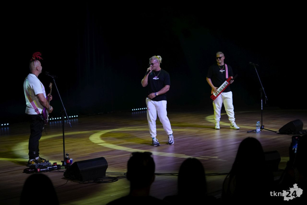 Król Latino wystąpił w Koneckim Centrum Kultury. Tłumy przybyły na koncert Skolima [zdjęcia]
