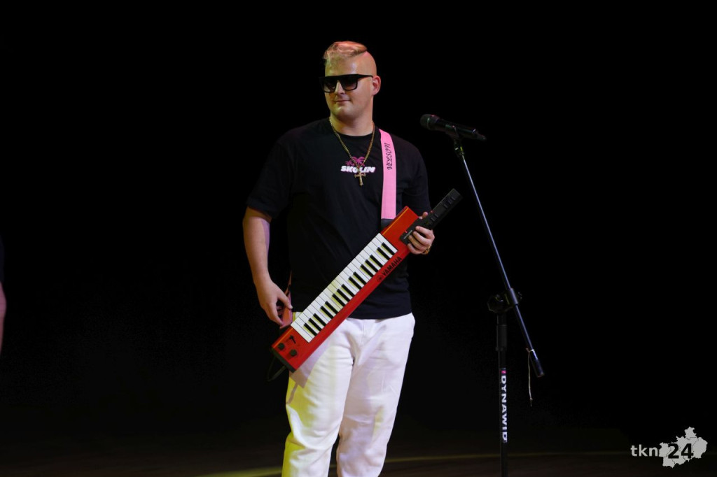 Król Latino wystąpił w Koneckim Centrum Kultury. Tłumy przybyły na koncert Skolima [zdjęcia]