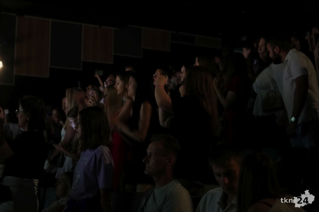 Król Latino wystąpił w Koneckim Centrum Kultury. Tłumy przybyły na koncert Skolima [zdjęcia]