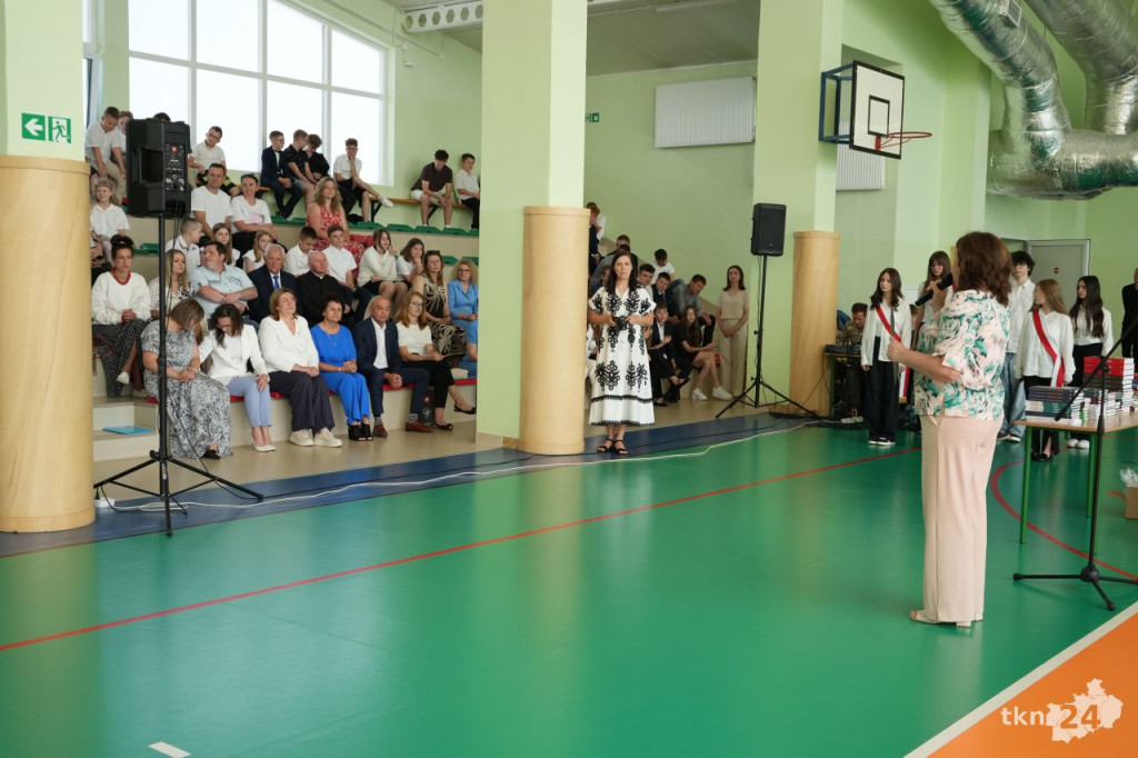 W Rudzie Malenieckiej pożegnano ósmoklasistów i wręczono stypendia wójta [wideo, zdjęcia]