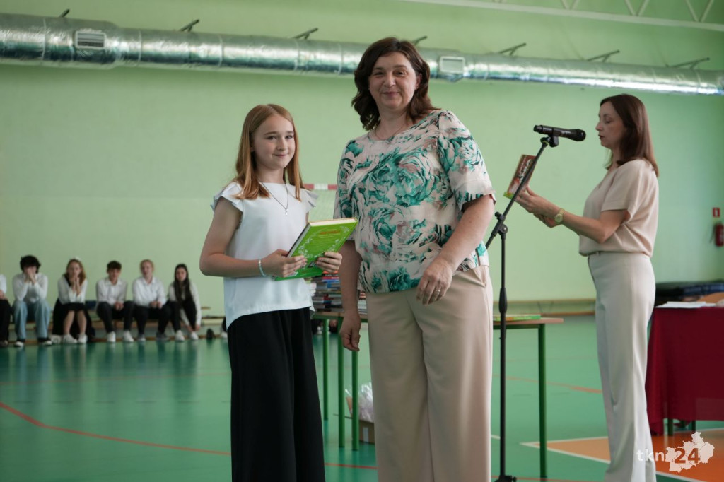 W Rudzie Malenieckiej pożegnano ósmoklasistów i wręczono stypendia wójta [wideo, zdjęcia]
